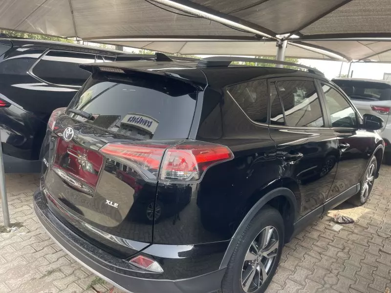 Toyota RAV4   - 2018