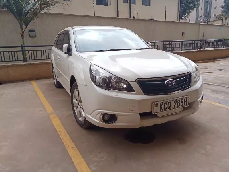 Subaru Outback   - 2011