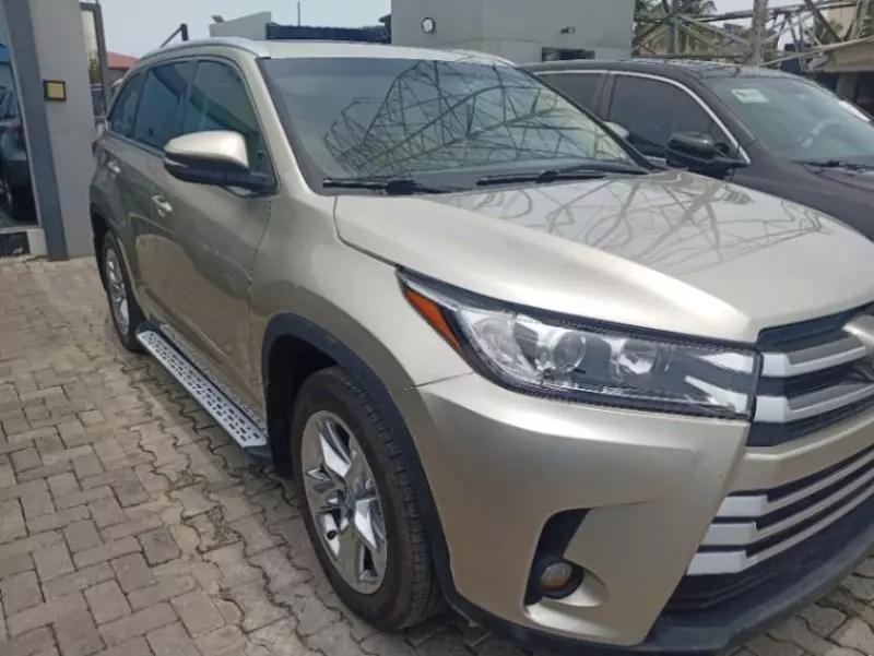 Toyota Highlander   - 2014