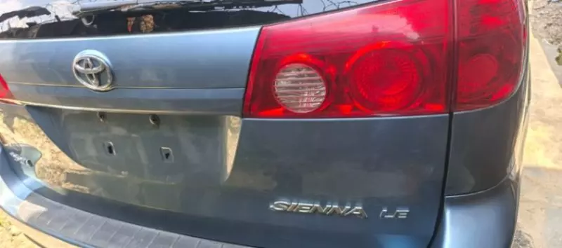 Toyota Sienna   - 2006
