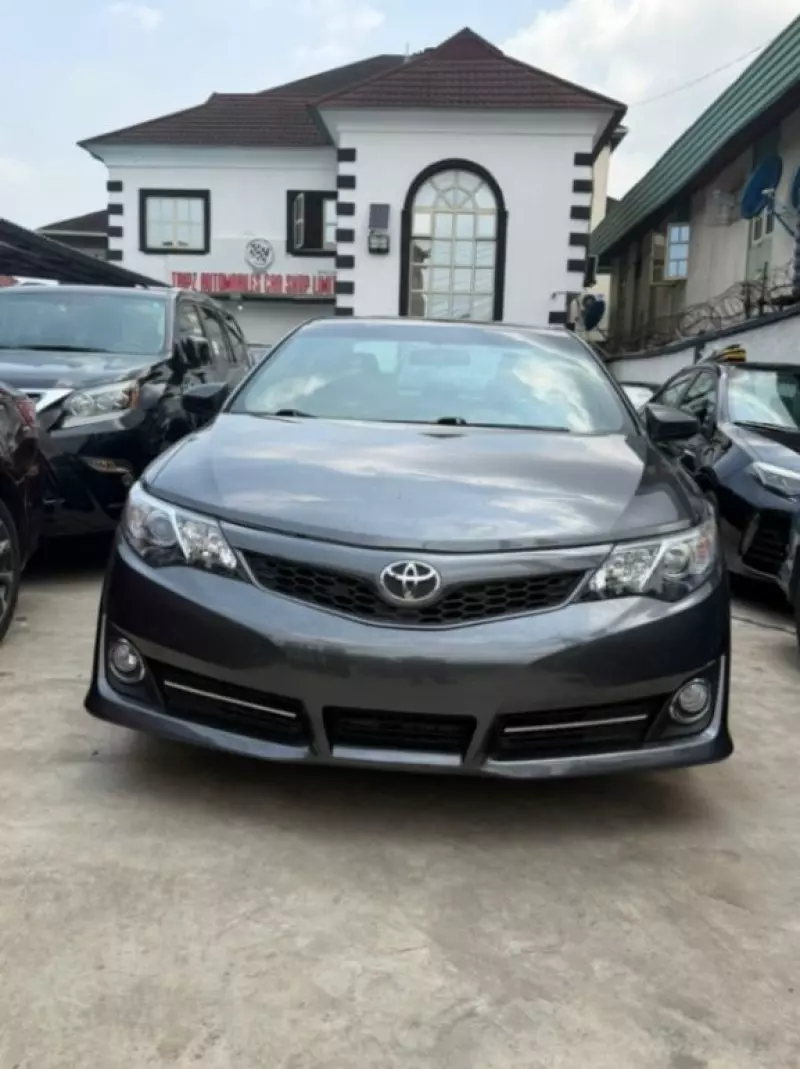 Toyota Camry   - 2013