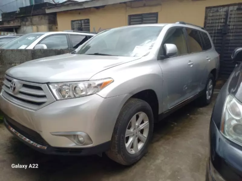 Toyota Highlander   - 2012