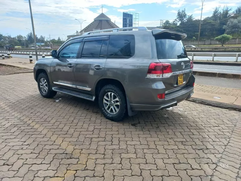Toyota Land Cruiser V8   - 2012