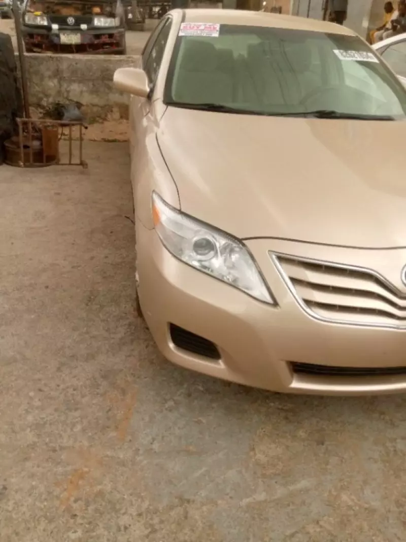 Toyota Camry - 2010