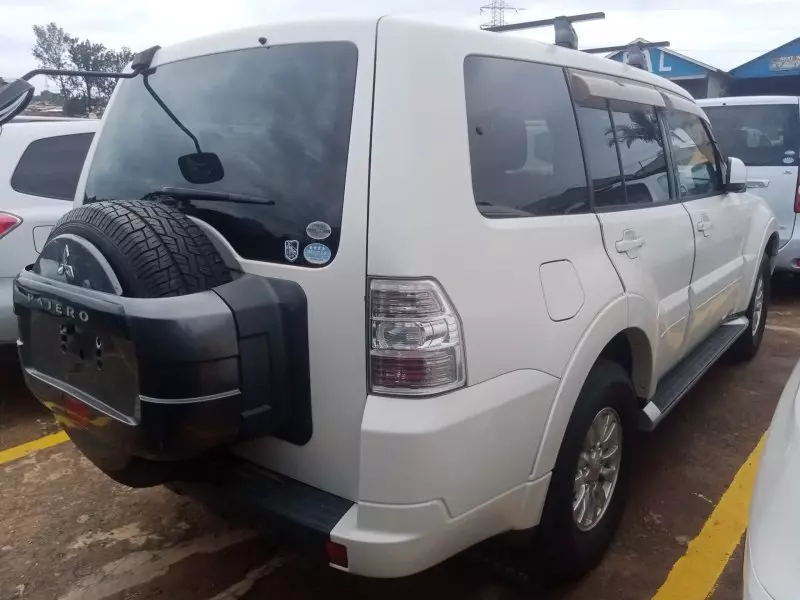 Mitsubishi Pajero   - 2012