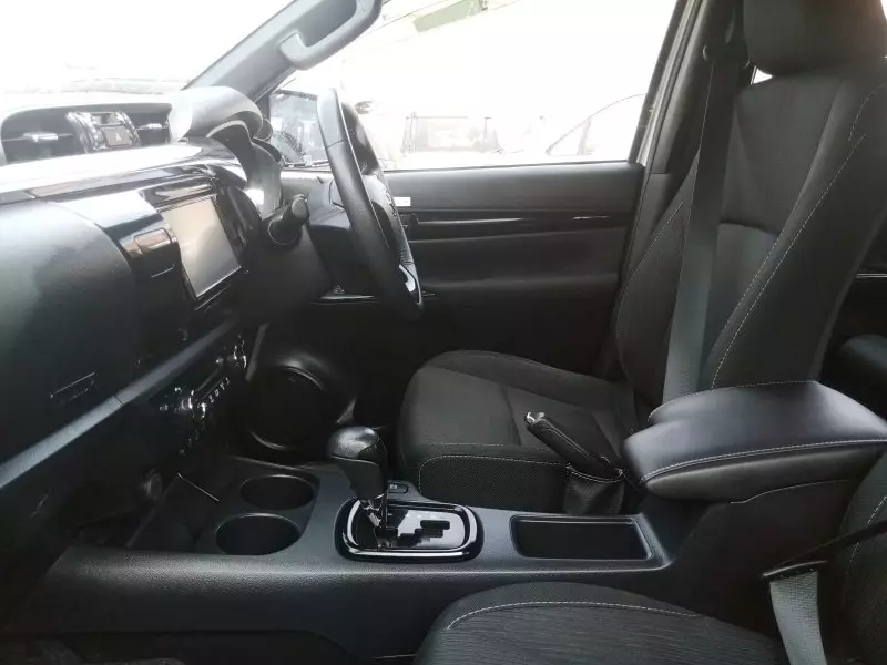 Toyota Hilux   - 2019
