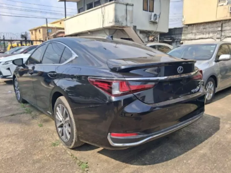 Lexus ES 300 - 2021