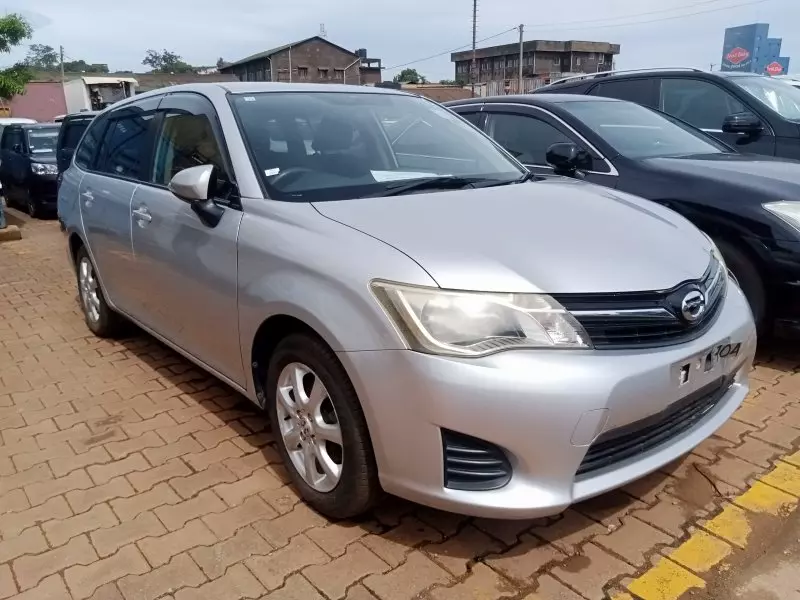 Toyota Fielder    - 2012