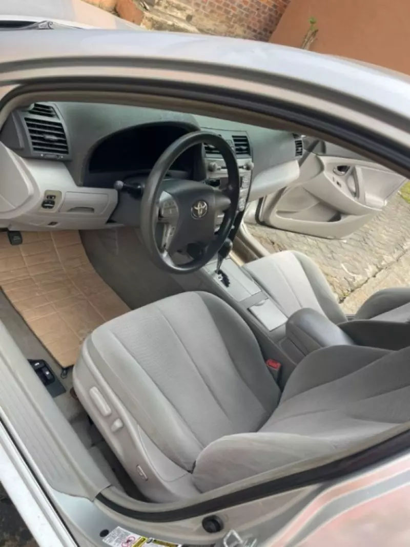 Toyota Camry   - 2010