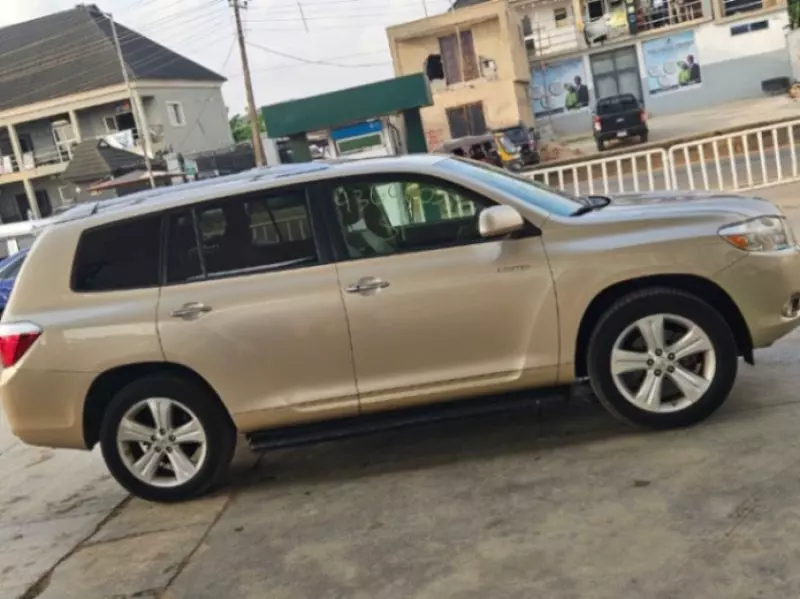 Toyota Highlander   - 2009