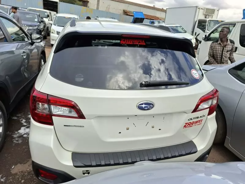 Subaru Outback   - 2015