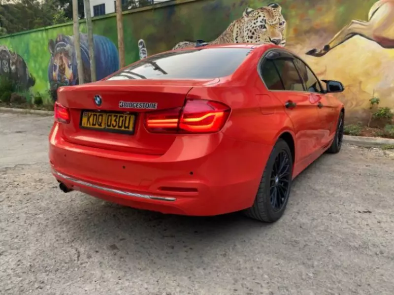 BMW 320i   - 2017