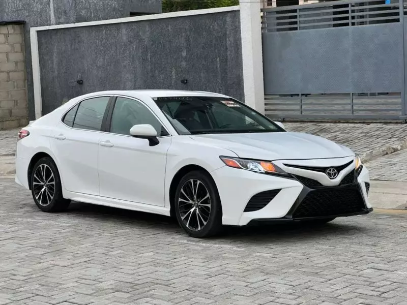Toyota Camry   - 2018