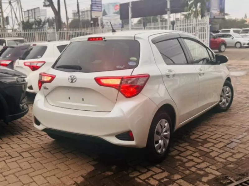 Toyota Vitz   - 2018