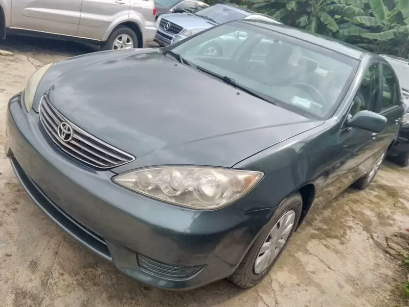 Toyota Camry   - 2005