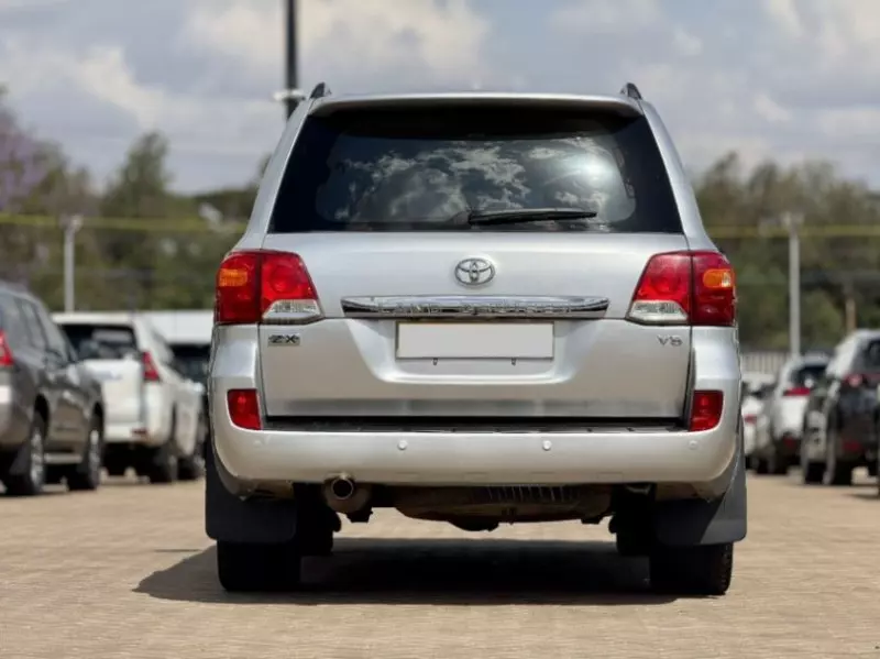 Toyota Land Cruiser V8   - 2014