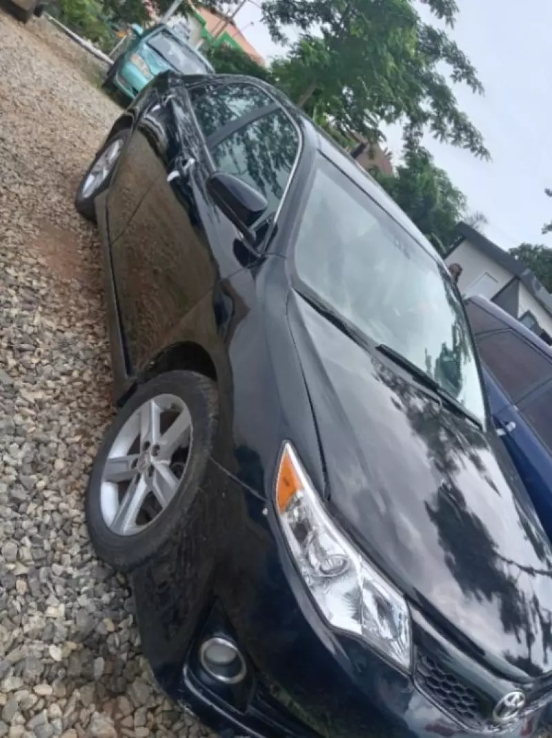 Toyota camry   - 2013