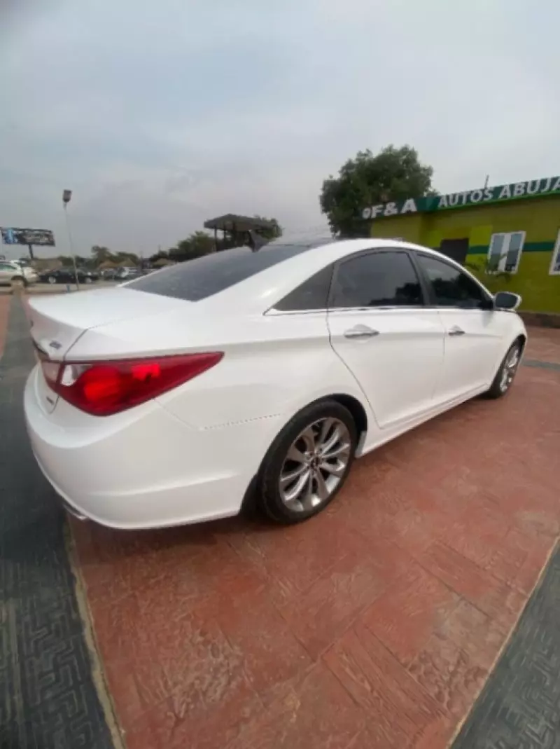 Hyundai Sonata - 2012