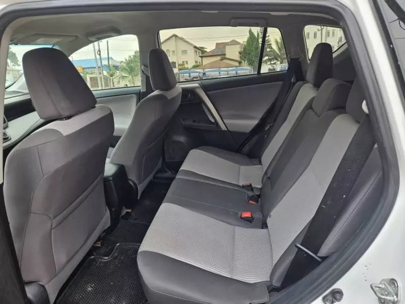 Toyota RAV 4   - 2015