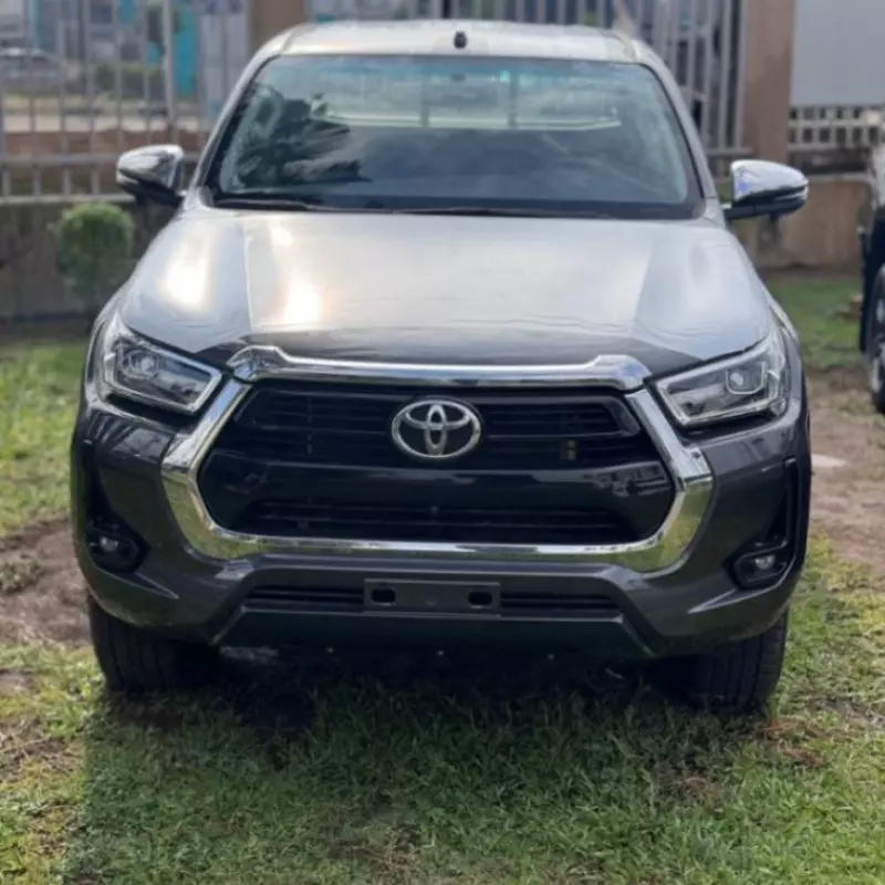 Toyota Hilux   - 2025