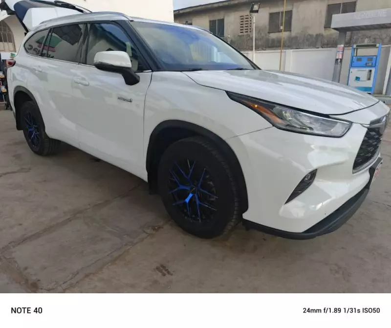 Toyota Highlander   - 2020