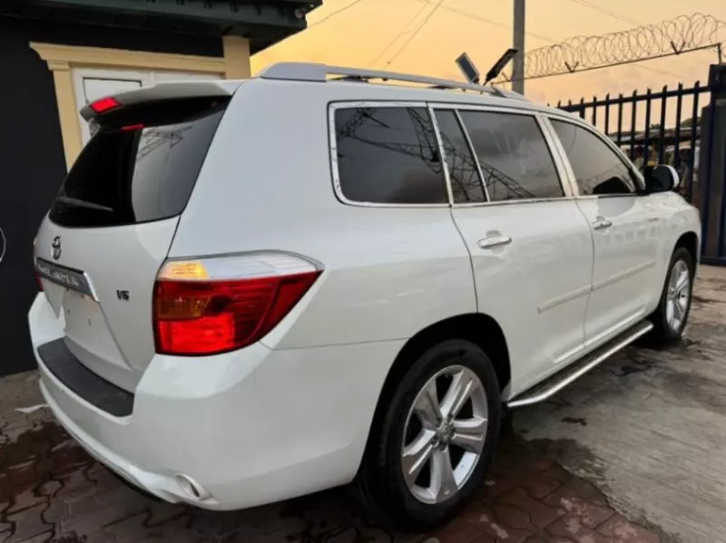 Toyota Highlander   - 2009