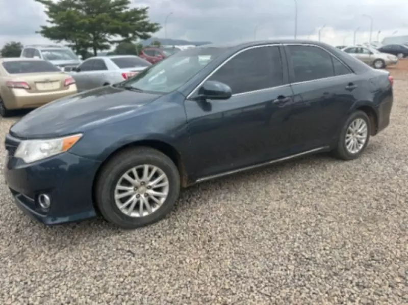 Toyota camry   - 2013