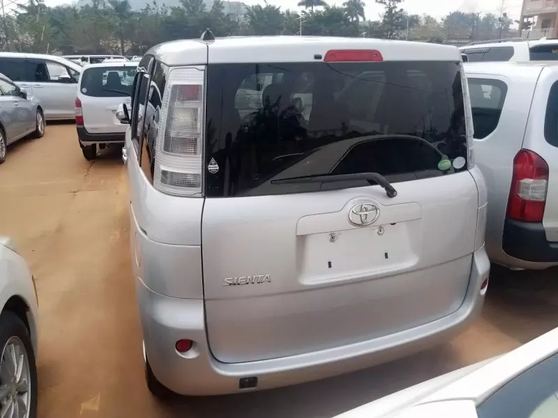 Toyota Sienta