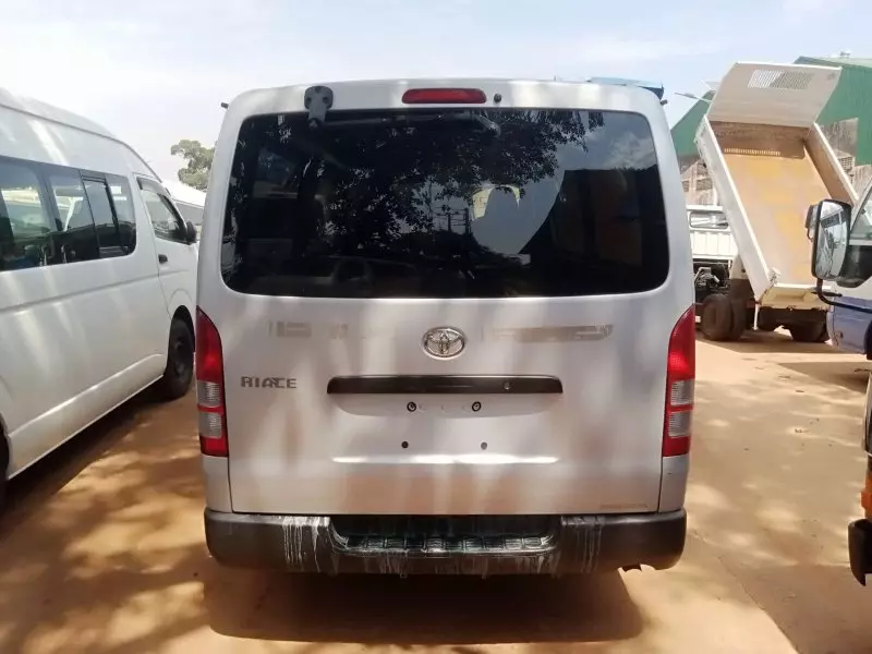 Toyota Hiace   - 2014