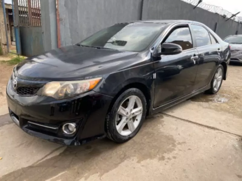 Toyota Camry   - 2012