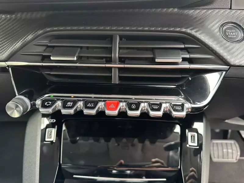 Peugeot 208   - 2020