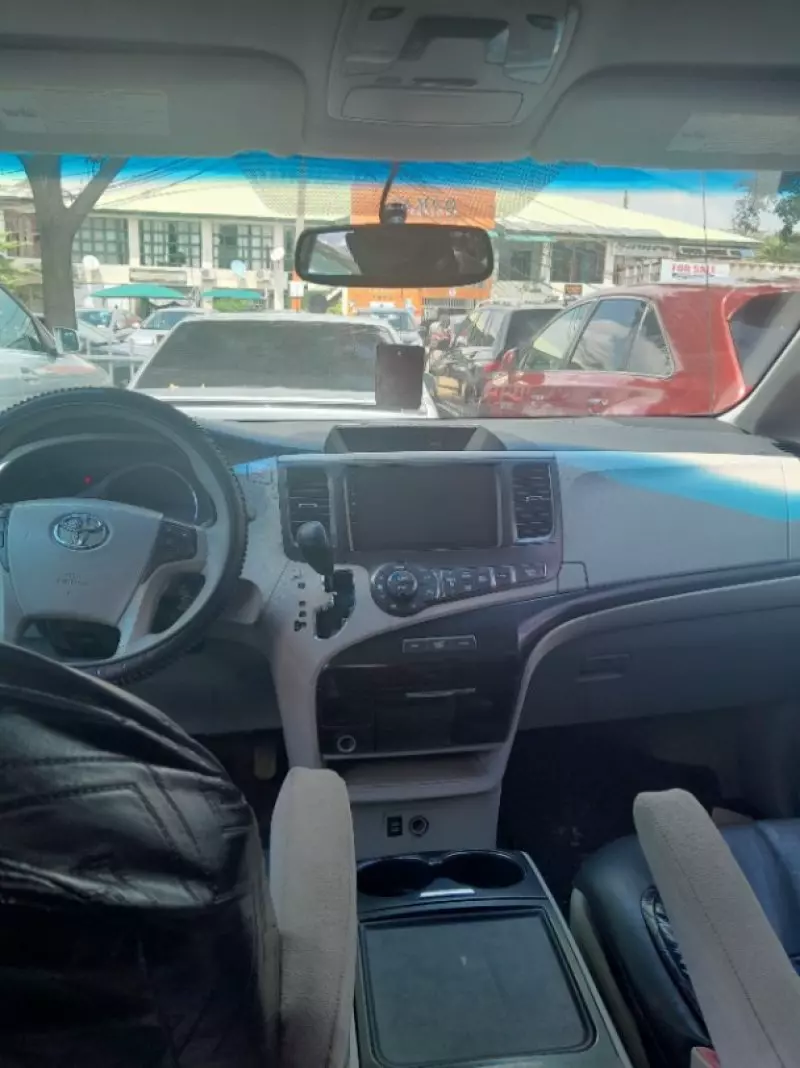 Toyota Sienna   - 2013