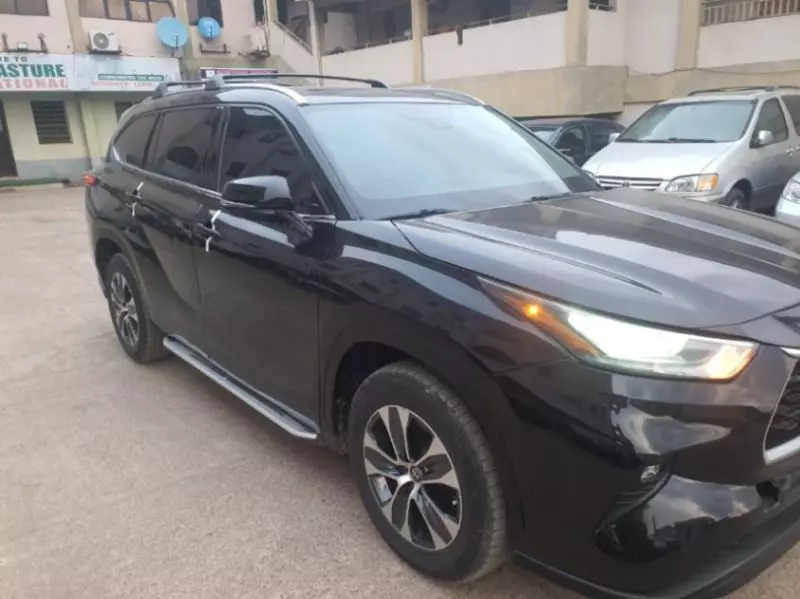 Toyota Highlander   - 2020