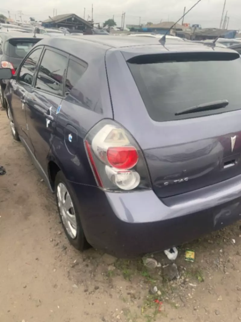 Pontiac Vibe   - 2009