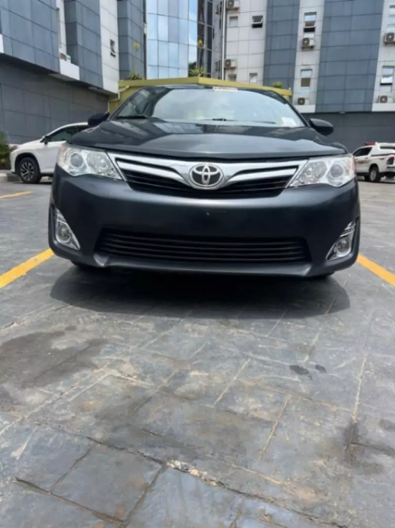 Toyota Camry   - 2012