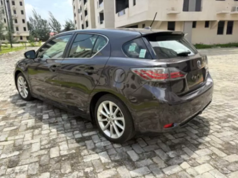 Lexus CT 200h - 2012