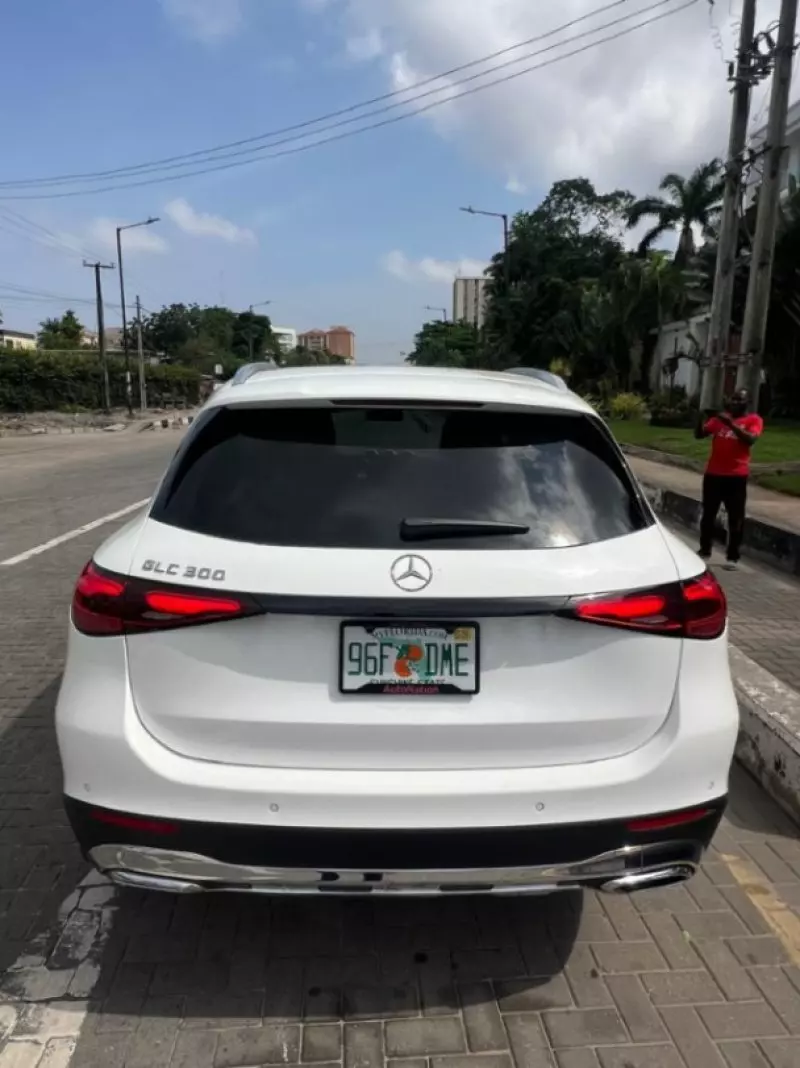 Mercedes-Benz GLC 300 - 2025