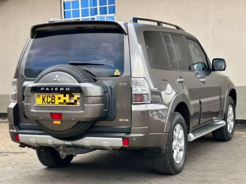 Mitsubishi Pajero   - 2014