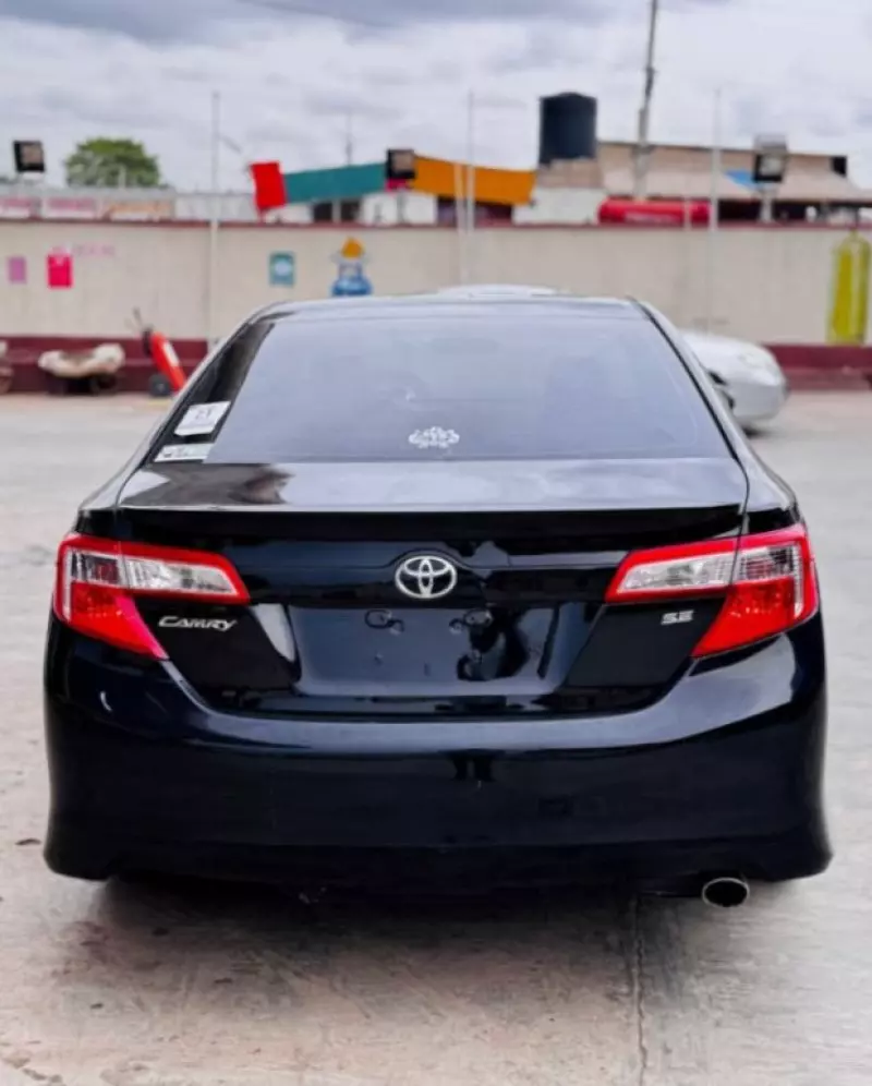 Toyota Camry   - 2012