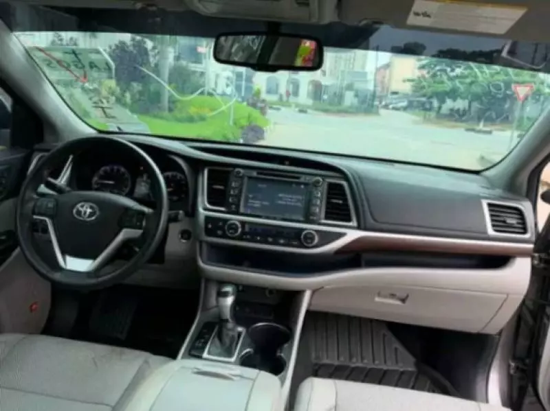 Toyota Highlander   - 2016