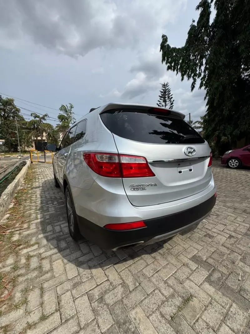 Hyundai Santa Fe   - 2016