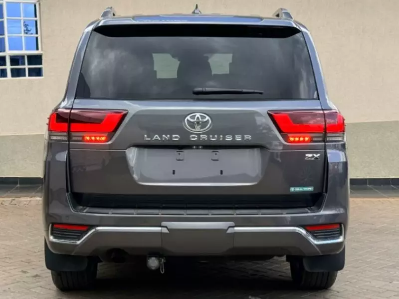 Toyota LAND CRUISER 300 LC300