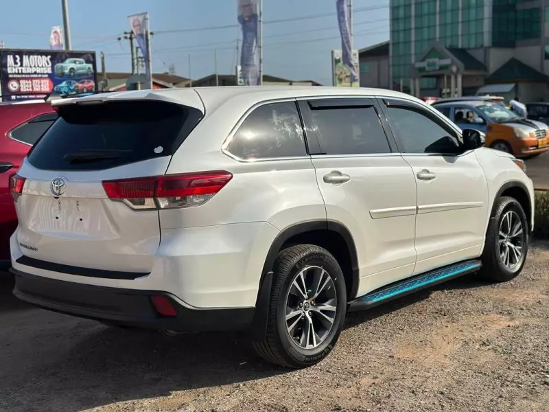 Toyota Highlander   - 2019