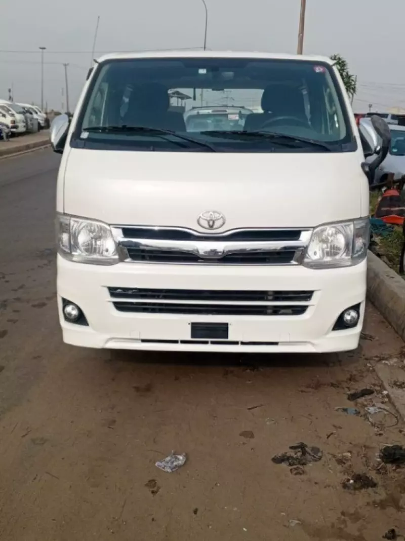 Toyota Hiace - 2012