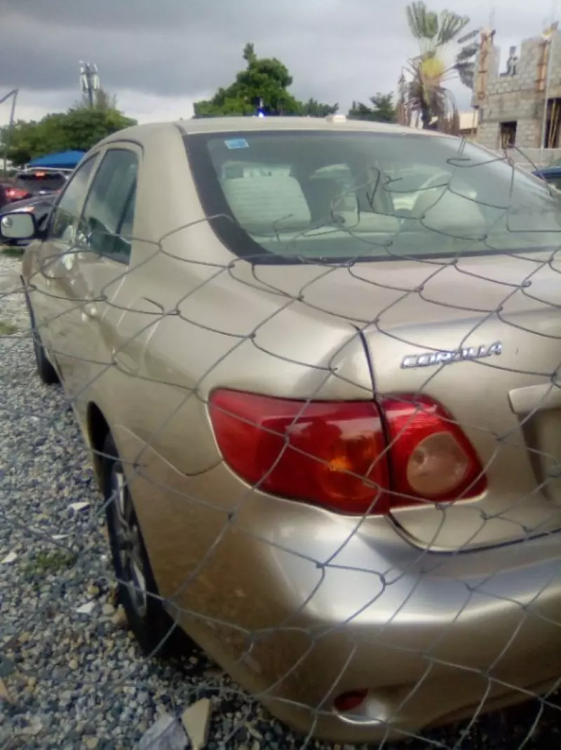 Toyota corolla   - 2009
