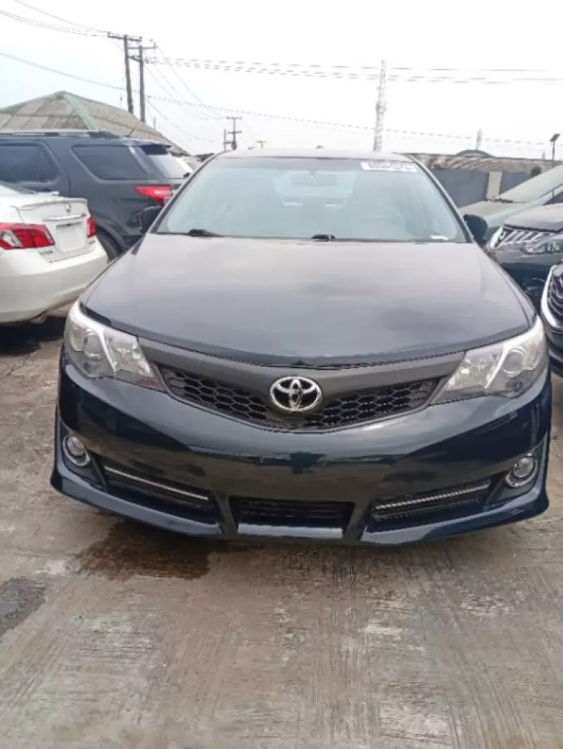 Toyota Camry - 2012