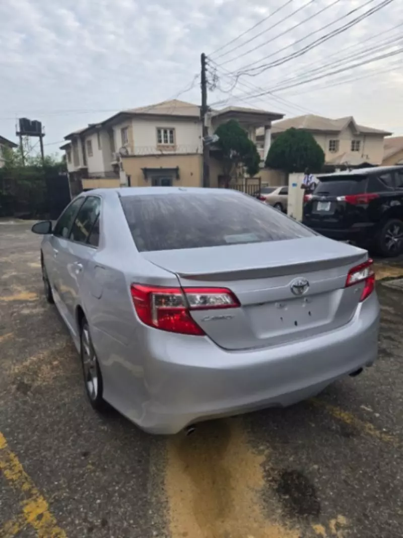 Toyota Camry   - 2012