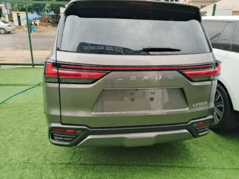 Lexus LX 600   - 2024