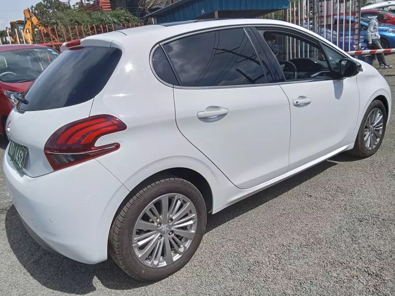 Peugeot 208   - 2018