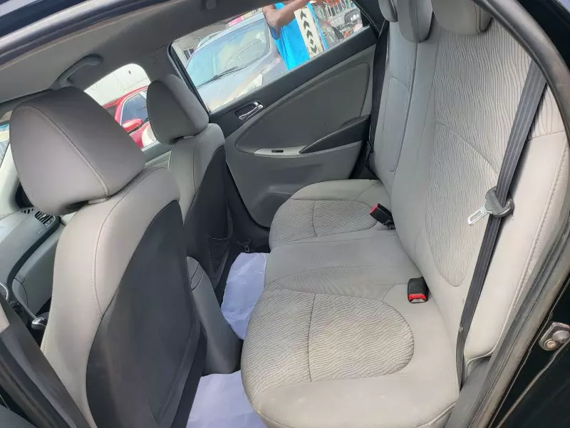 Hyundai Accent   - 2012